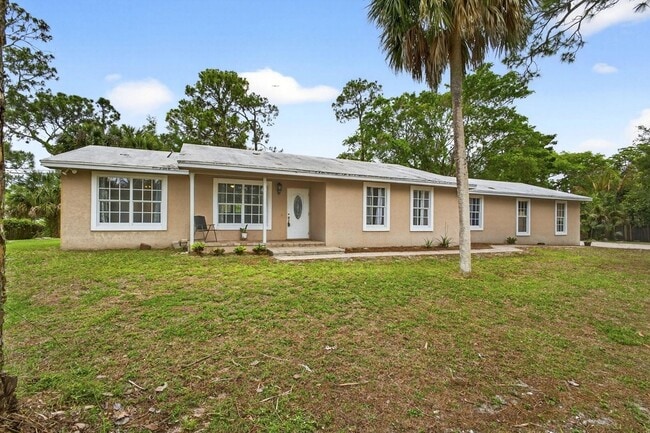 16932 Okeechobee Blvd in The Acreage, FL - Foto de edificio - Building Photo