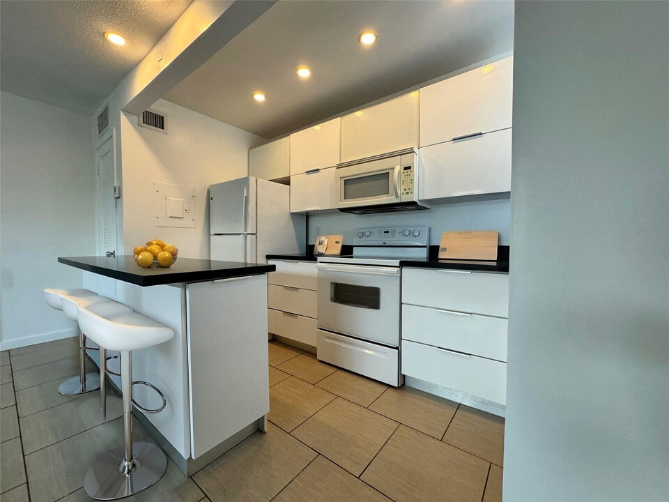 2830 NE 30th Pl in Fort Lauderdale, FL - Foto de edificio