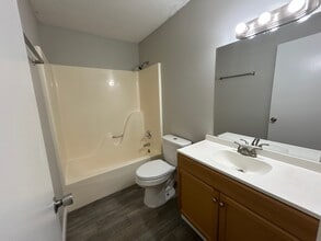 25 Georgian Cv, Unit L in Jackson, TN - Building Photo - Building Photo