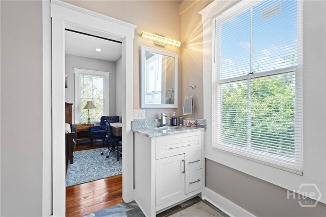 property at 306 W 42nd St