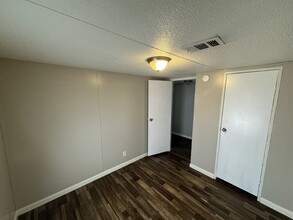 10815 Cozarts Chalet Dr in Gibsonton, FL - Foto de edificio - Building Photo
