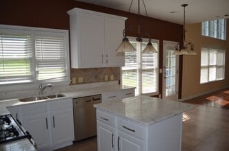 11075 Regal Forest Dr in Suwanee, GA - Building Photo - Building Photo