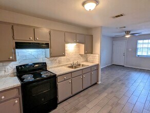 201 W Anderson Ave in Copperas Cove, TX - Foto de edificio - Building Photo