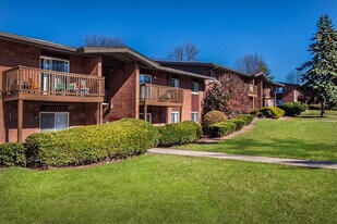Brookwood Apartments in Indianapolis, IN - Building Photo
