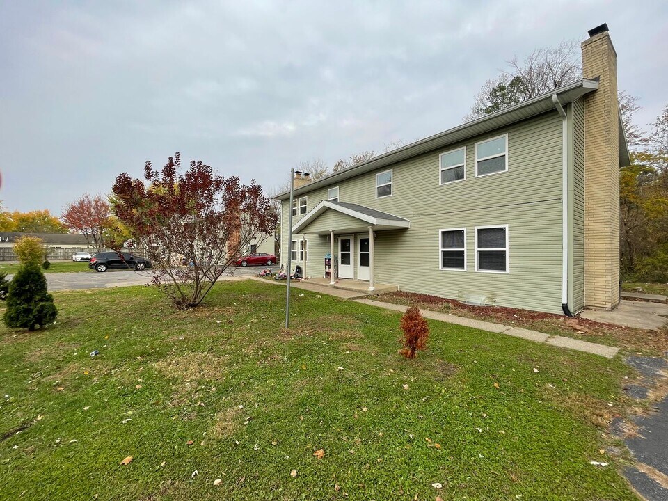 2310-2310 Abbott Ct in Portage, MI - Building Photo