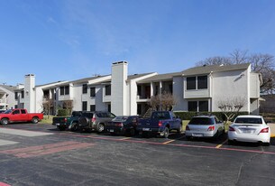 Sleepy Hollow in Arlington, TX - Building Photo