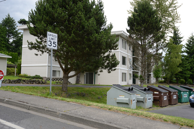 3208 Columbia Heights Rd in Longview, WA - Foto de edificio - Building Photo