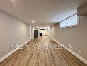 95 Cardinal Dr in Hamilton, ON - Building Photo - Building Photo