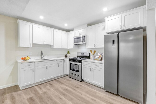Roscoe Islander in Canoga Park, CA - Building Photo - Building Photo