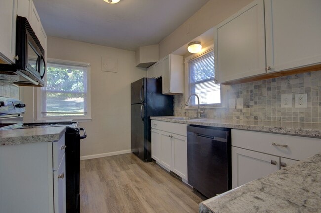 2110 Mississippi Blvd in Bettendorf, IA - Building Photo - Building Photo