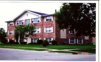 4221-4229 Lindenwood Apartments