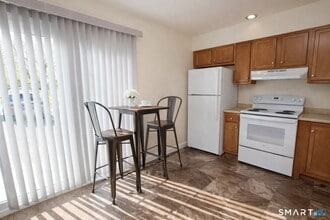 34 James St in Danbury, CT - Building Photo - Building Photo