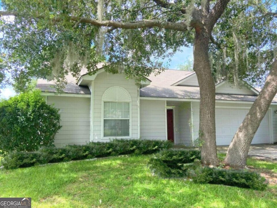 105 Old Pond Dr W in Kingsland, GA - Building Photo