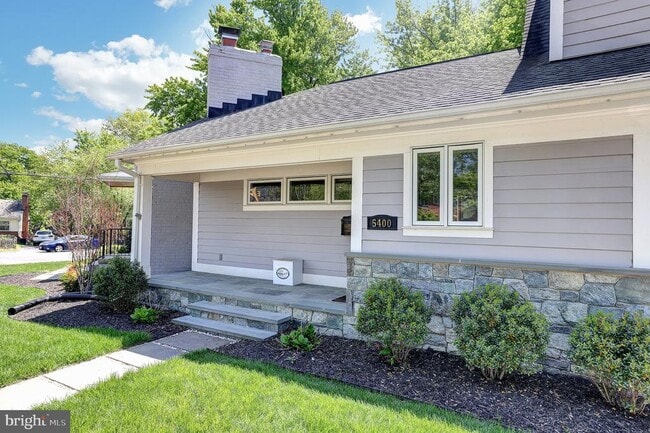 property at 5400 Williamsburg Blvd