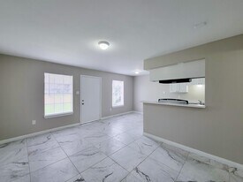 3206 Lobit Dr in Dickinson, TX - Building Photo