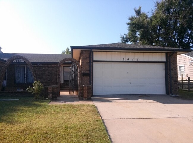 8415 E Gilbert St in Wichita, KS - Building Photo - Building Photo