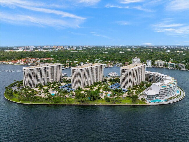 property at 3 Grove Isle Dr