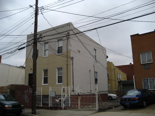 53-20 103rd St in Flushing, NY - Foto de edificio - Building Photo