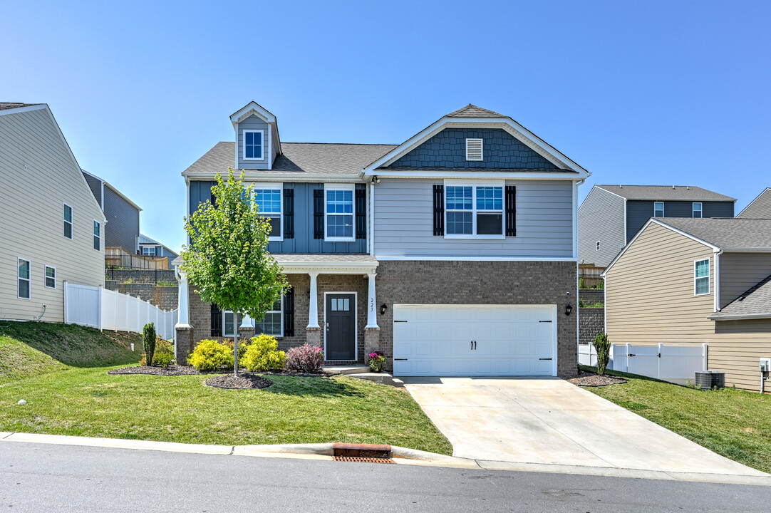 223 Marathon Ln in Candler, NC - Building Photo