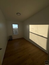 25-20 99th St-Unit -2 in Queens, NY - Building Photo - Building Photo