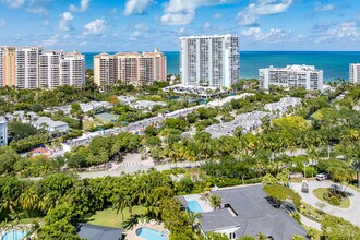 Grapetree Townhouse in Key Biscayne, FL - Building Photo - Building Photo