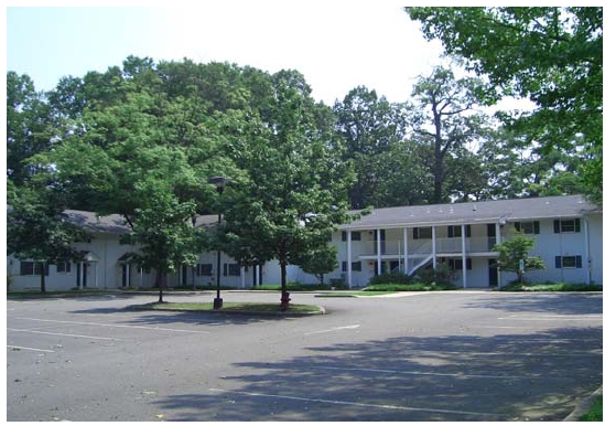 Country Club Apartment in Ewing, NJ - Building Photo