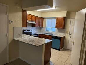 717 Lee St in Mesquite, TX - Foto de edificio - Building Photo