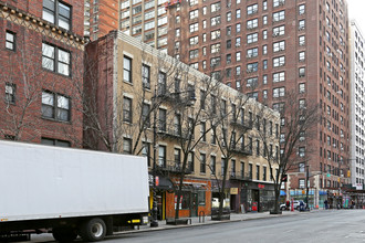 1066-1074 First Ave in New York, NY - Foto de edificio - Building Photo