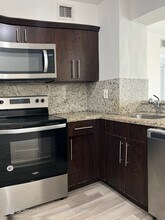 501 SW 1st St, Unit 307 in Miami, FL - Building Photo - Building Photo