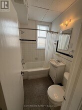 51 Queen St E in Brampton, ON - Building Photo - Building Photo