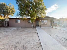 4724 Sierra Madre Dr in El Paso, TX - Building Photo
