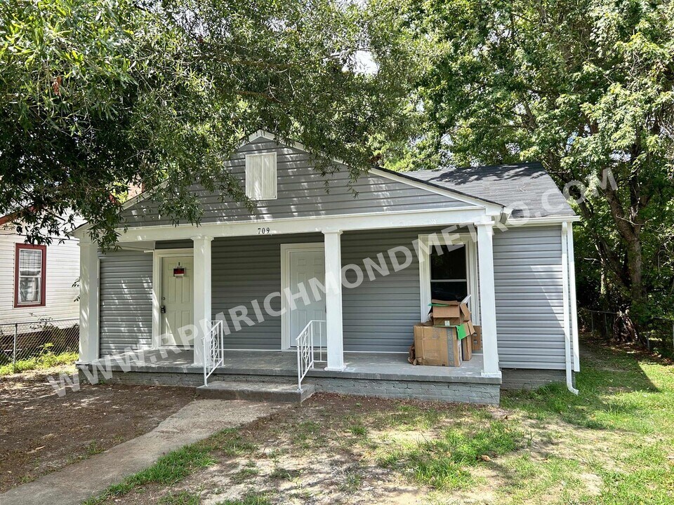 2709 Maple St-Unit -A in Hopewell, VA - Building Photo