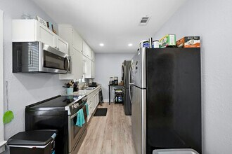 1012 Broadway Avenue J in Galveston, TX - Building Photo - Building Photo