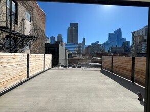 151 W Ohio St, Unit 501 Penthouse in Chicago, IL - Foto de edificio - Building Photo