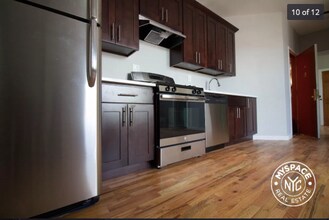 321 Schaefer St in Brooklyn, NY - Building Photo - Building Photo