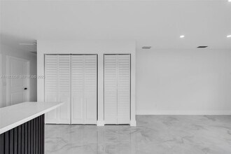 1411 NW 40th St in Miami, FL - Foto de edificio - Building Photo