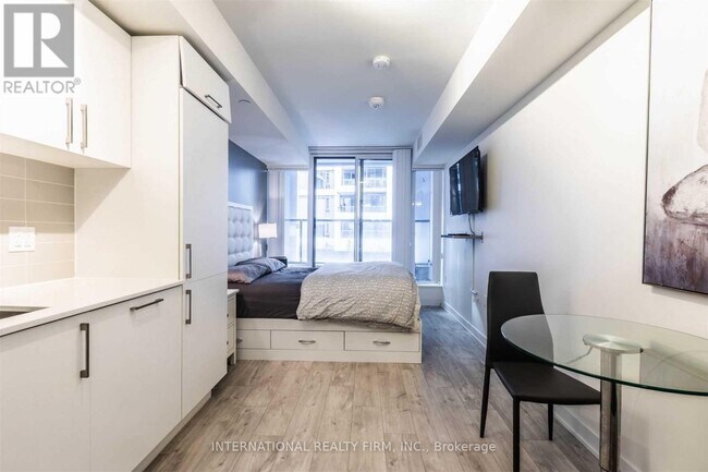 property at 27-427 Bathurst St