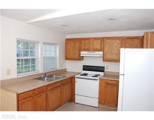 2043 Maywood St in Chesapeake, VA - Building Photo