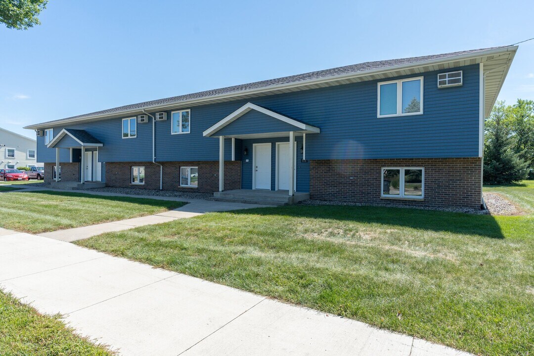 113 Balcerzak Dr in Mankato, MN - Building Photo