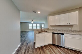 16869 Greenhouse St in Conroe, TX - Building Photo - Building Photo