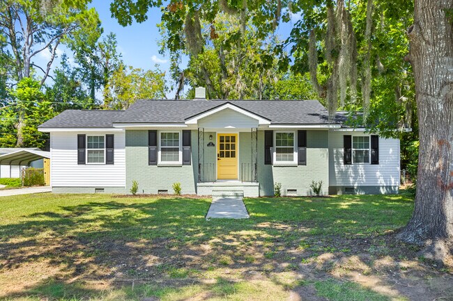 property at 12 N Parkwood Dr