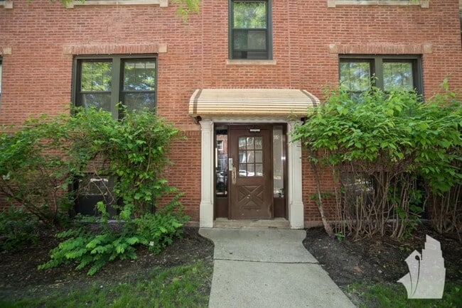 property at 4844 N Rockwell St