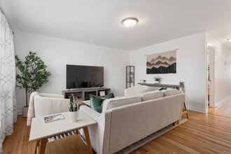 9606 Golf Terrace in Des Plaines, IL - Building Photo - Building Photo