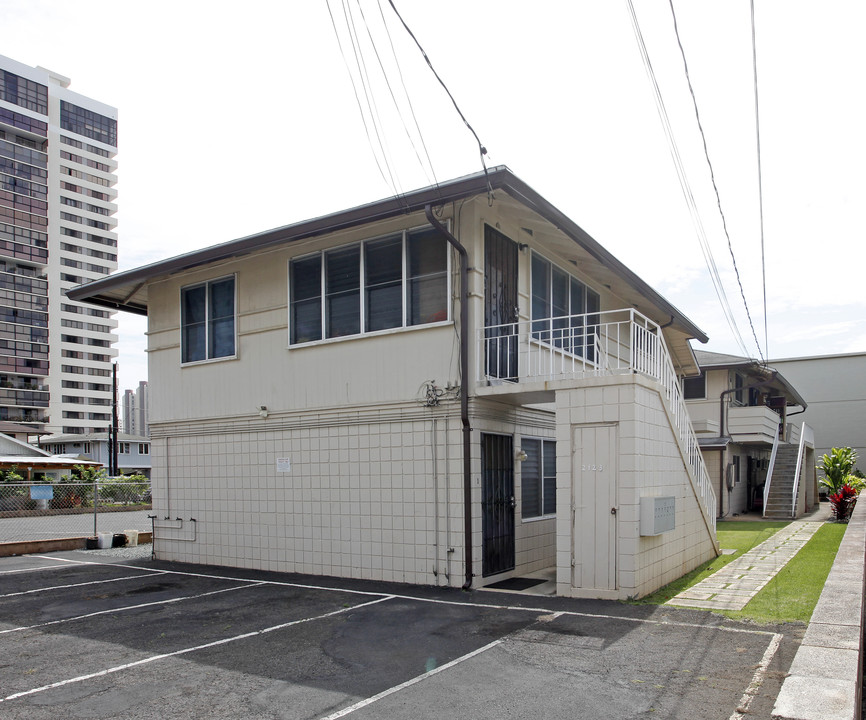 2123 Waiola St in Honolulu, HI - Building Photo