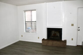 3747 Donovan Dr in Tallahassee, FL - Building Photo - Building Photo