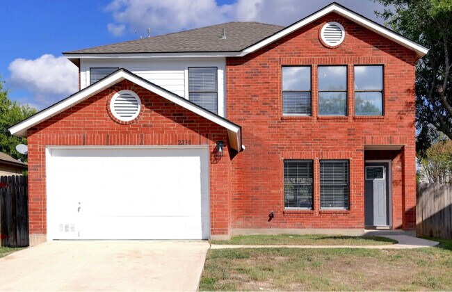 2230 Juniper Hill in San Antonio, TX - Building Photo - Building Photo