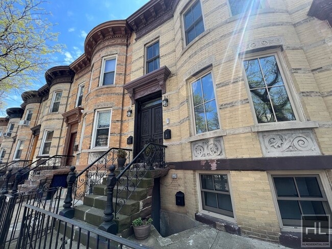 1BR 1BA Townhouse All Utilities Included On Tree Lined Bushwick/Ridgewood Border