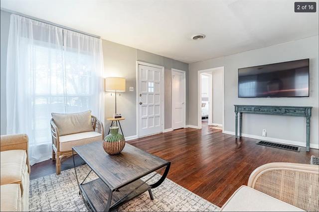 1201 W Alan Ave in Carrollton, TX - Building Photo - Building Photo