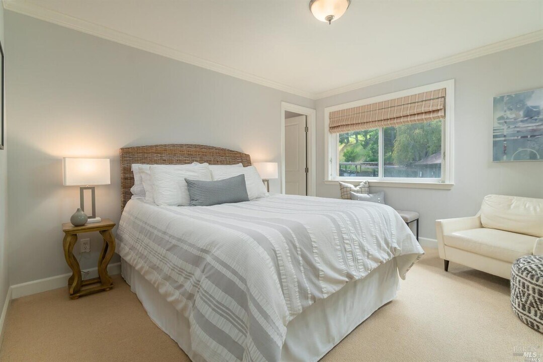 53 Anchorage Rd in Sausalito, CA - Building Photo