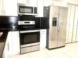 871 NE 207th Terrace in Miami, FL - Building Photo